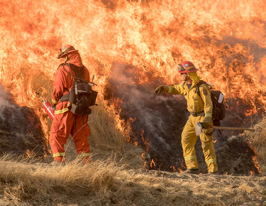 Incendies Géants - Pompiers combattent le feu - GeoramaTV